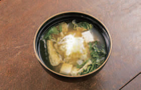 手作り丹波黒大豆入りみそを使った「季節のお味噌汁」